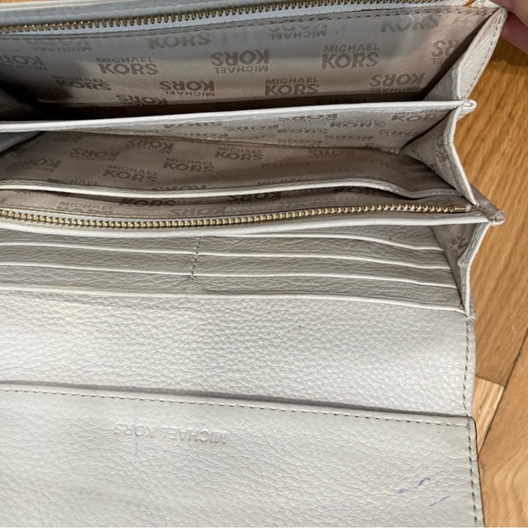 Michael Kors Jet Set Slim Flap Wallet  Cream Off-White Pebbled Leather AS IS - Picture 8 of 11